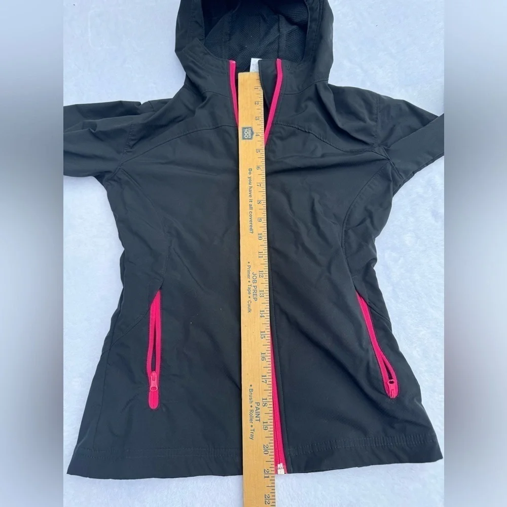 Girls zip up Columbia jacket with hood size 10 / 12 black with hot pink